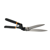 Fiskars Power-Lever grass shears close-up blade for precise cuts and reduced effort.