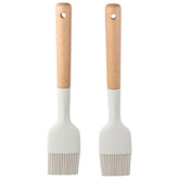 HobbyMe oil brush with wooden handle for even basting in a two-pack.