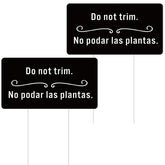 Menkxi yard sign in English and Spanish for clear garden guidance.