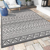 MontVoo outdoor rug with flatweave texture, durable for patios