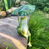 OwMell frog umbrella statue – durable resin for year-round garden display.