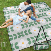 WICKERLAND picnic blanket extralarge offers comfortable seating on grass.