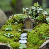 XRI XURUOYI Fairy Door arch close-up for terrarium decor and miniature charm.