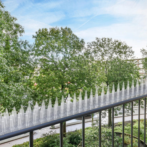 3 BUZZLETT weather-resistant PVC material withstands rain and sun.