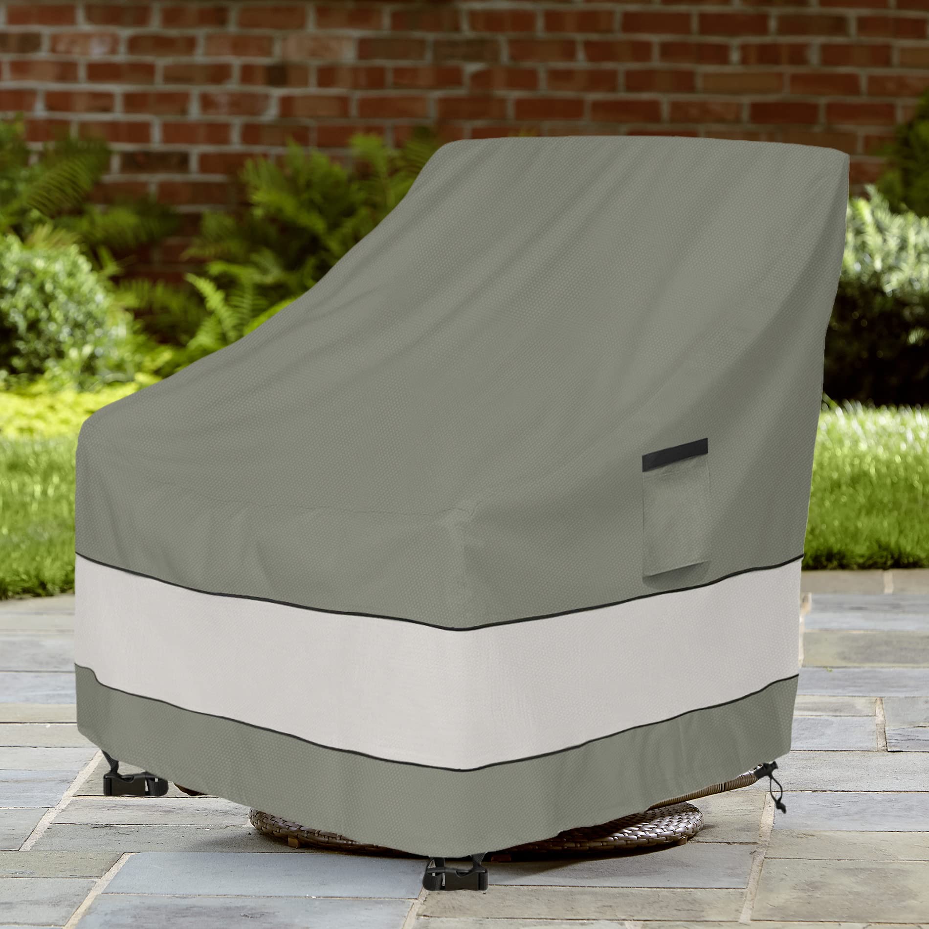 Aacabo tear-resistant 600D Oxford fabric for all-season protection.