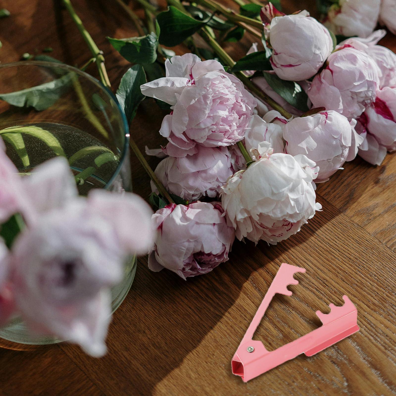 Abvsdu florist-grade tool for home arrangements and classrooms.