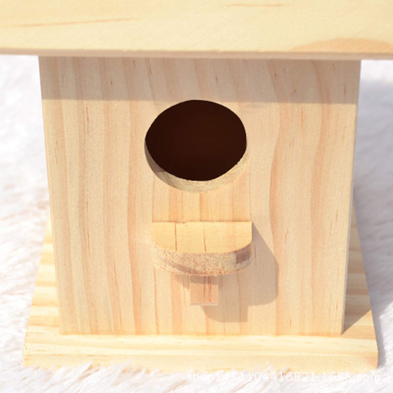 Acronde small-bird entrance invites bluebirds, finches, and titmice for cozy backyard visits.