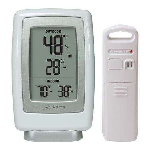 AcuRite 00611 indoor-outdoor thermometer display shows clear temperature readings.