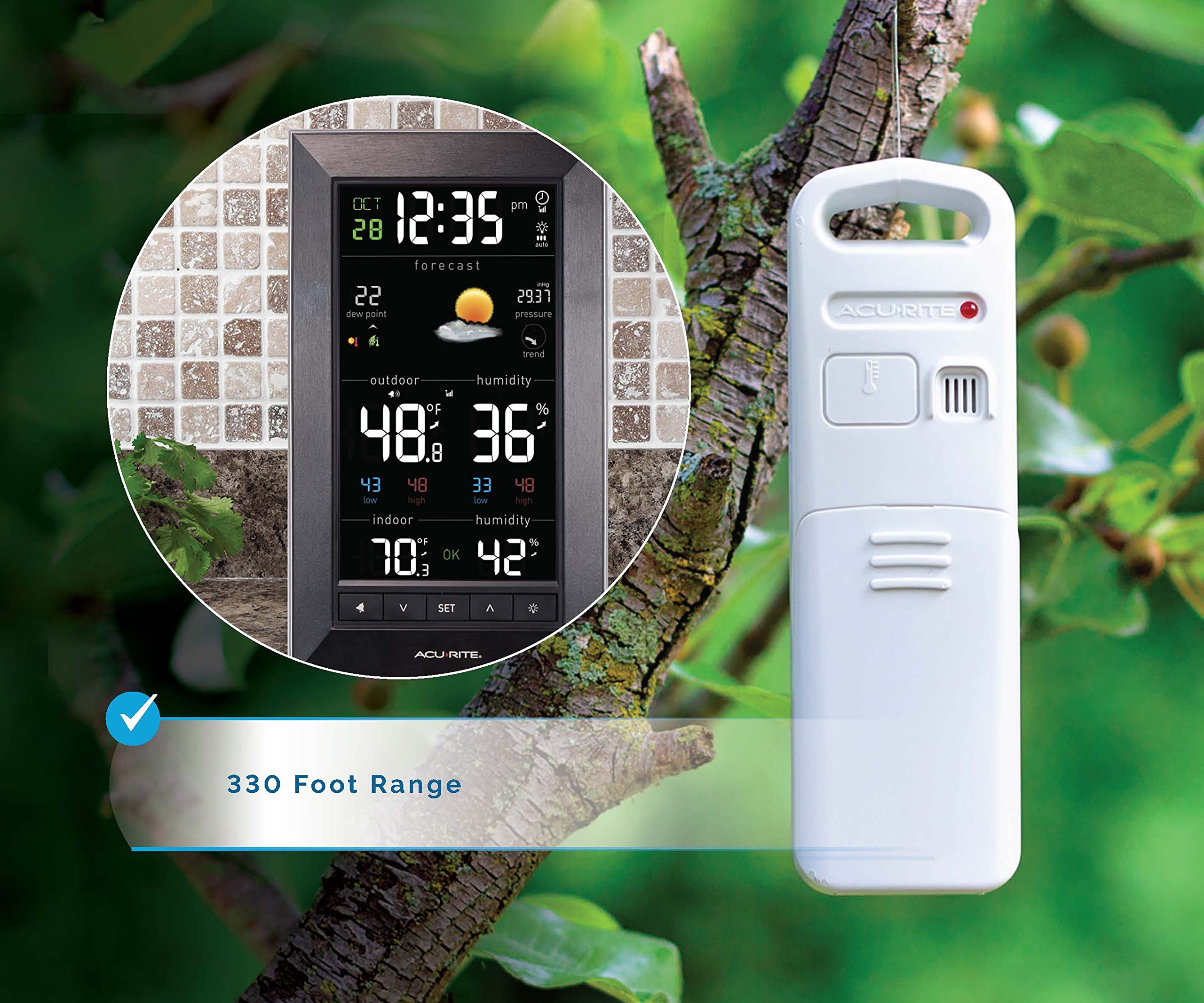 AcuRite 01121M indoor display shows indoor temperature and humidity at a glance.
