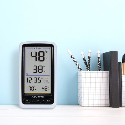AcuRite 01136M humidity reading with digital display helps track indoor air comfort.