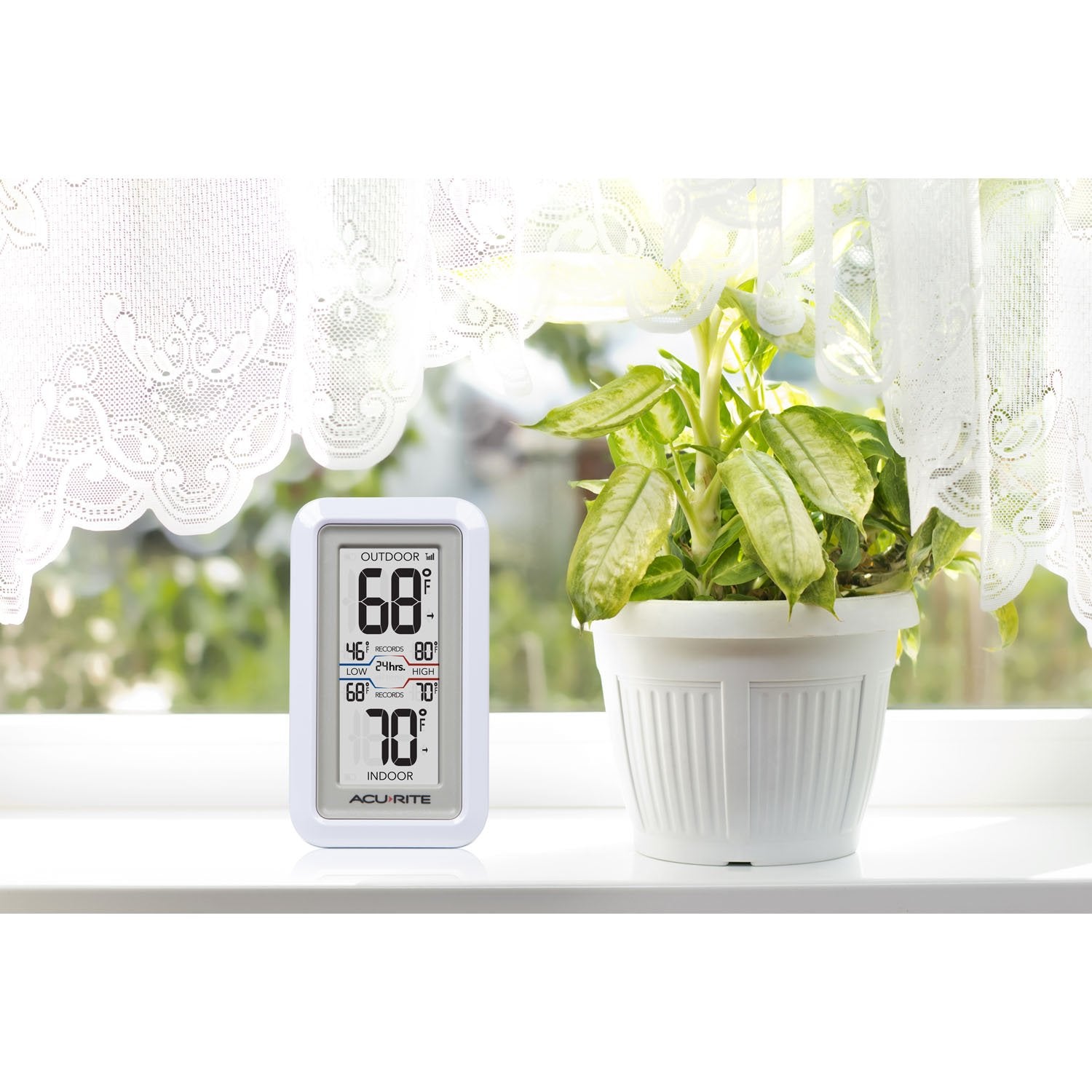 AcuRite display can sit tabletop or wall-mount for flexible placement.