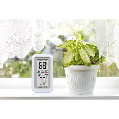 AcuRite display can sit tabletop or wall-mount for flexible placement.