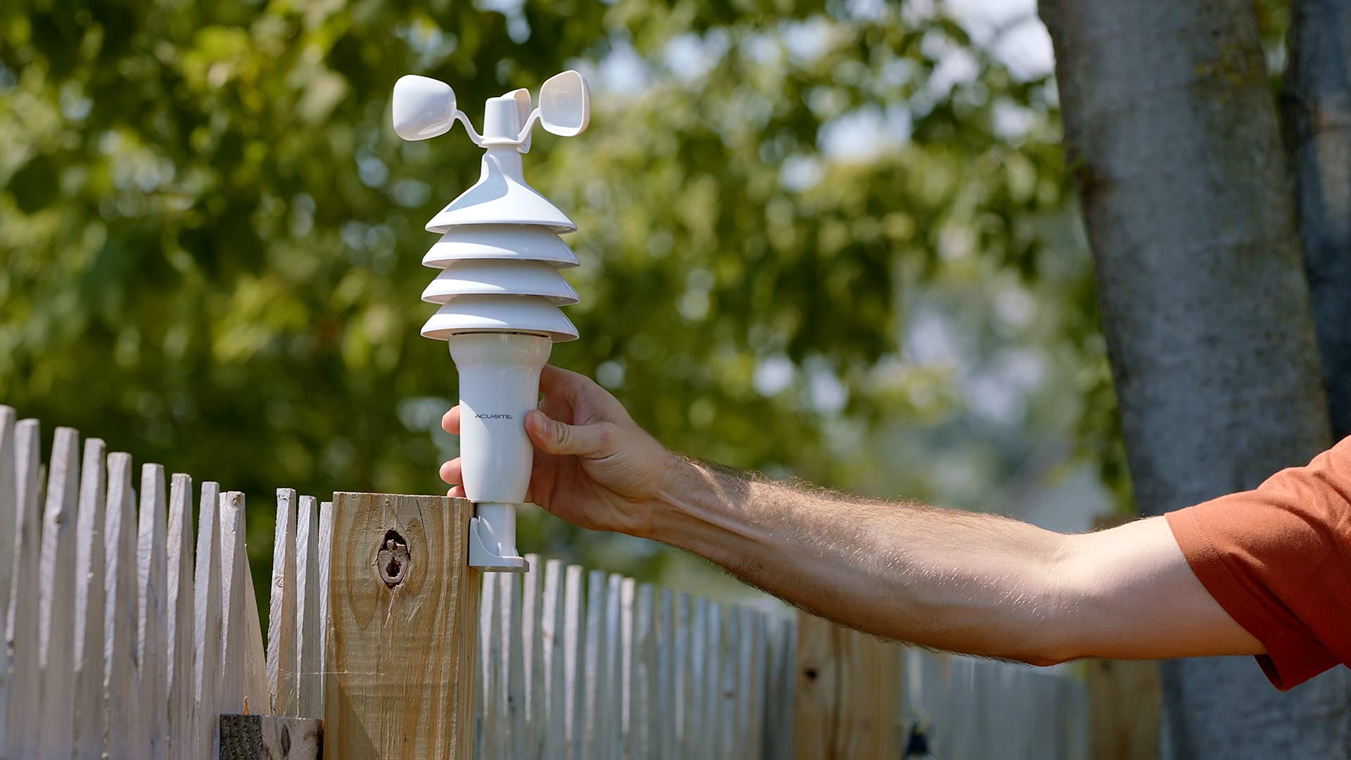 AcuRite Notos barometer shows pressure trends for weather awareness