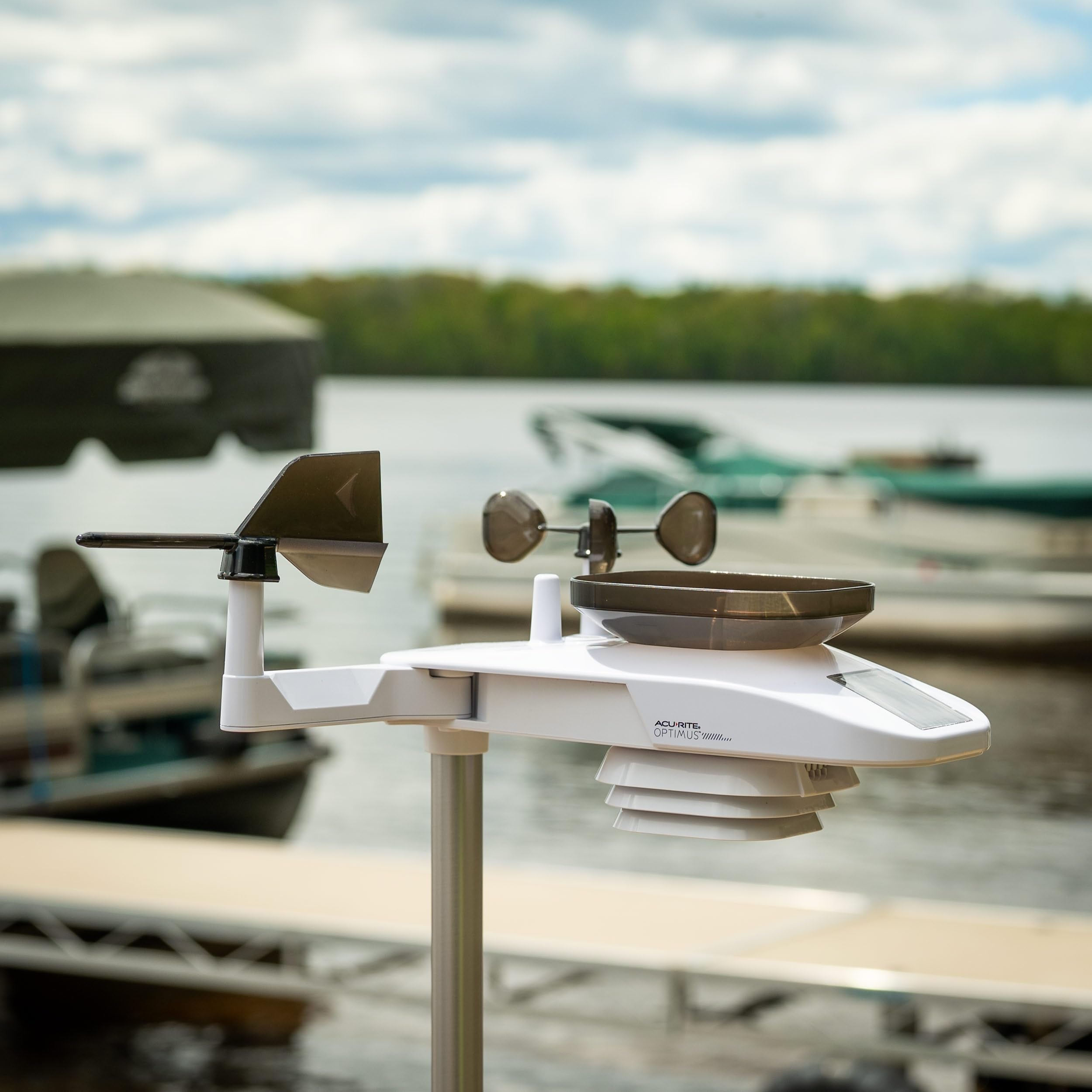 AcuRite Optimus aspirating fan improves temperature and humidity accuracy in real time.