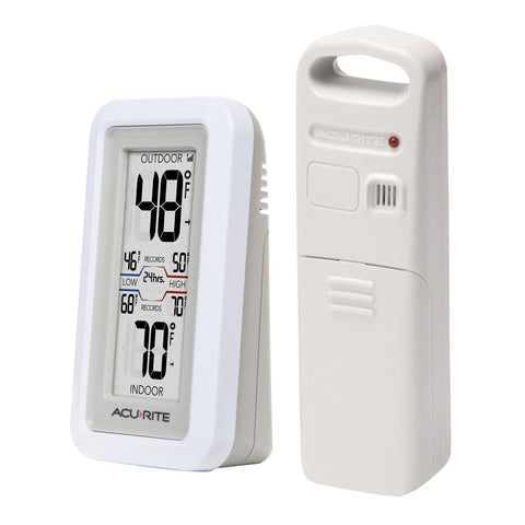 AcuRite outdoor sensor with wireless transmission for reliable outdoor readings.