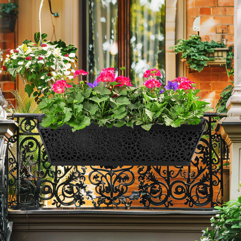 Adnee black felt liner blends with outdoor spaces for year-round gardening.