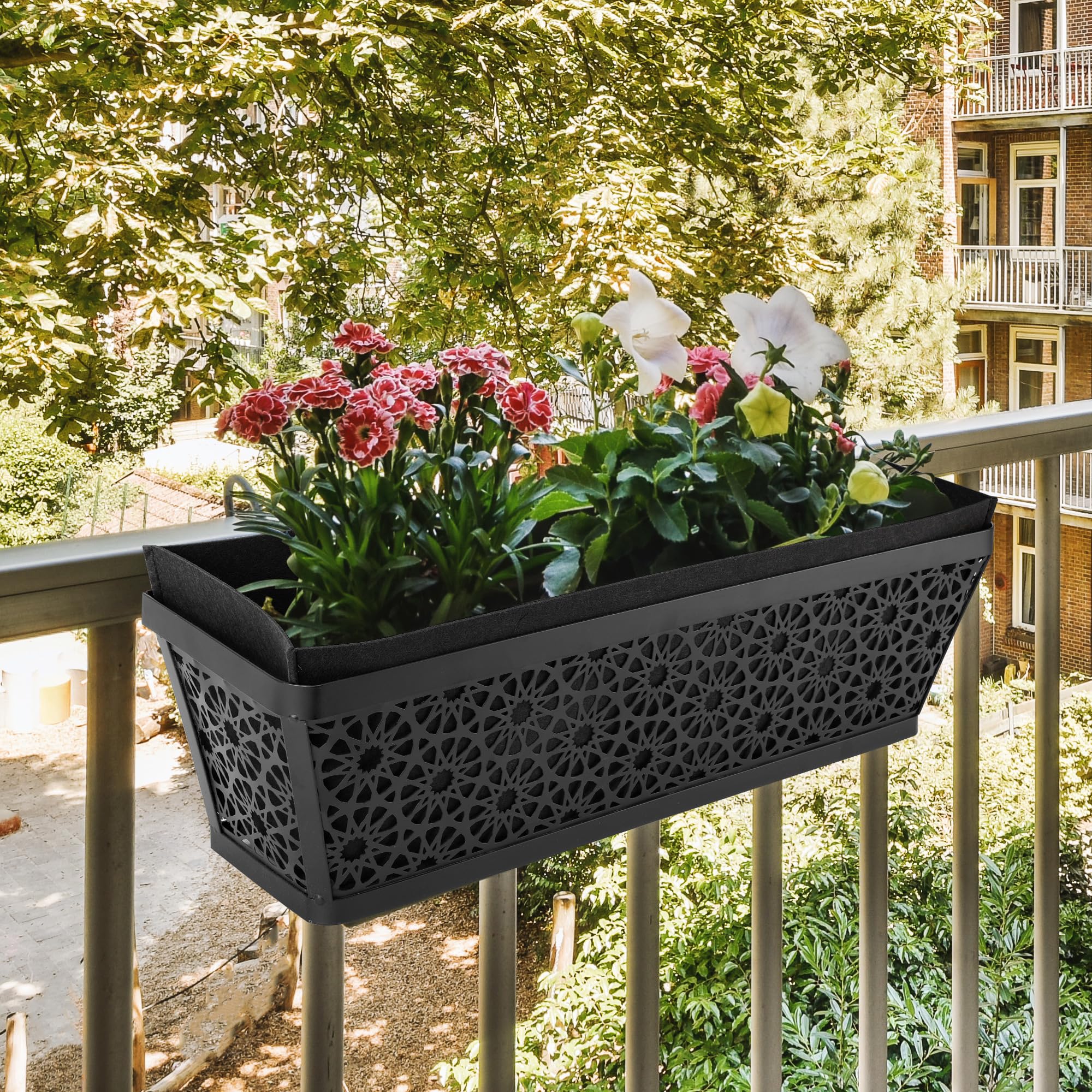 Adnee four-piece liner set supports shallow-root vegetables and herbs.