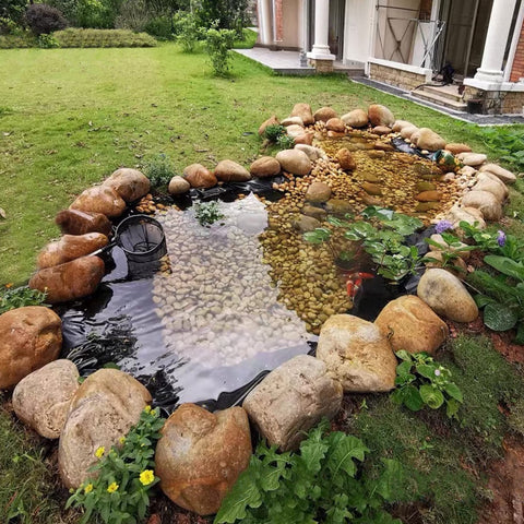 Adroiteet pond liner easy to install, creating a flat surface for cleaning.