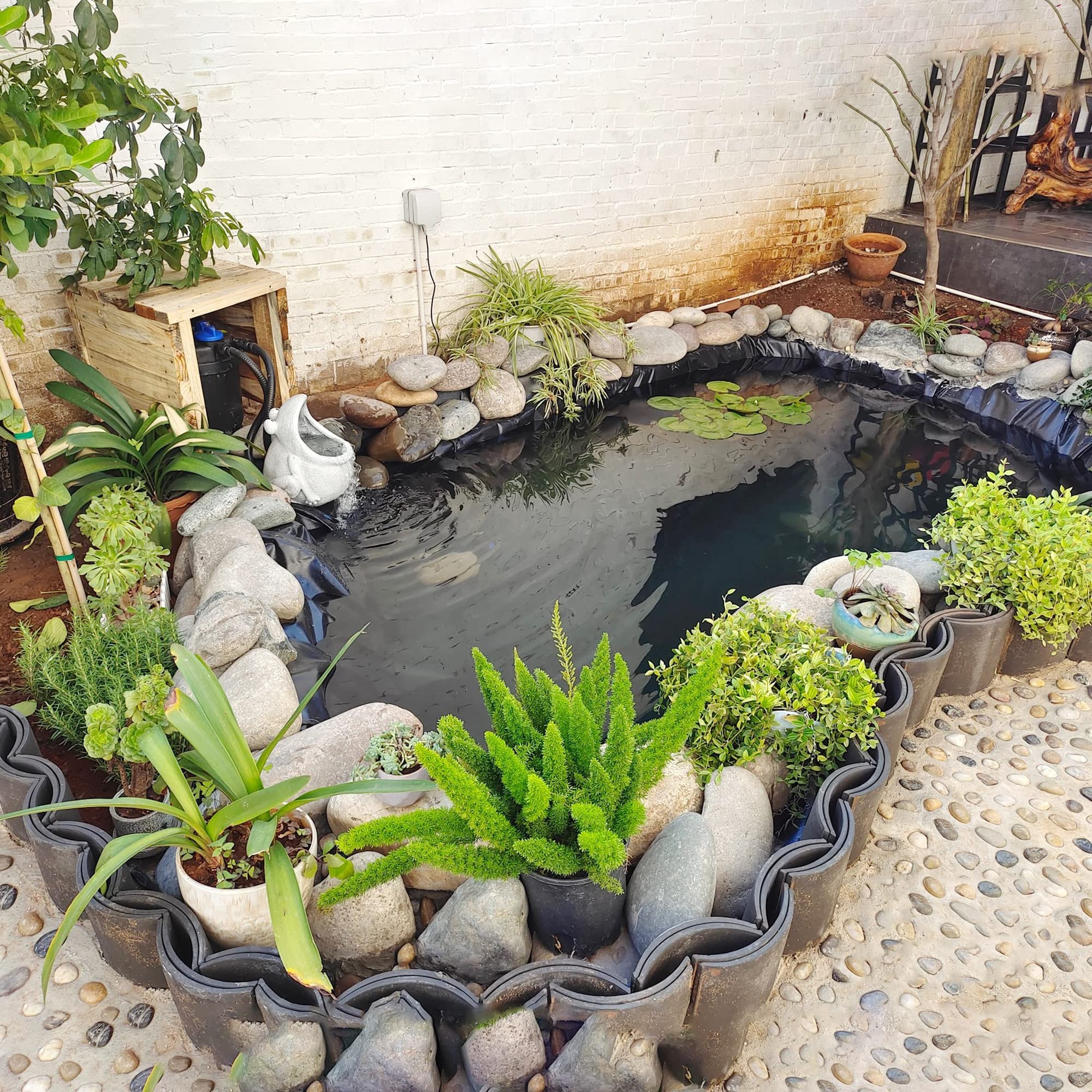 Adroiteet sturdy HDPE pond liner laid flat for clean, level pond surfaces.