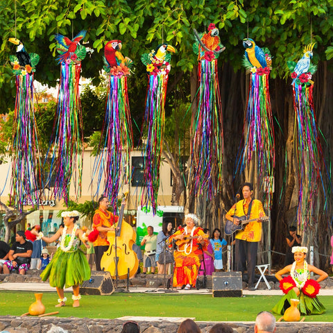 Affrolling 8-piece tropical birds set offers versatile event styling.