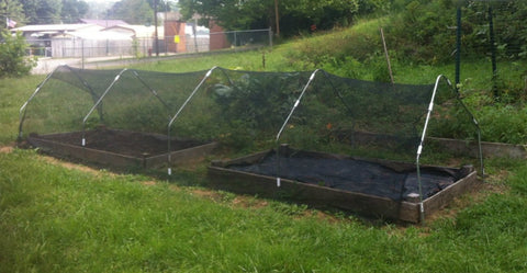 Agfabric shade cloth shows quick, clip-based installation for easy setup.