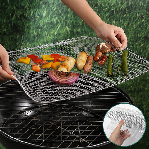 Aglehome grill toppers ready for quick cleanup and disposal after grilling.