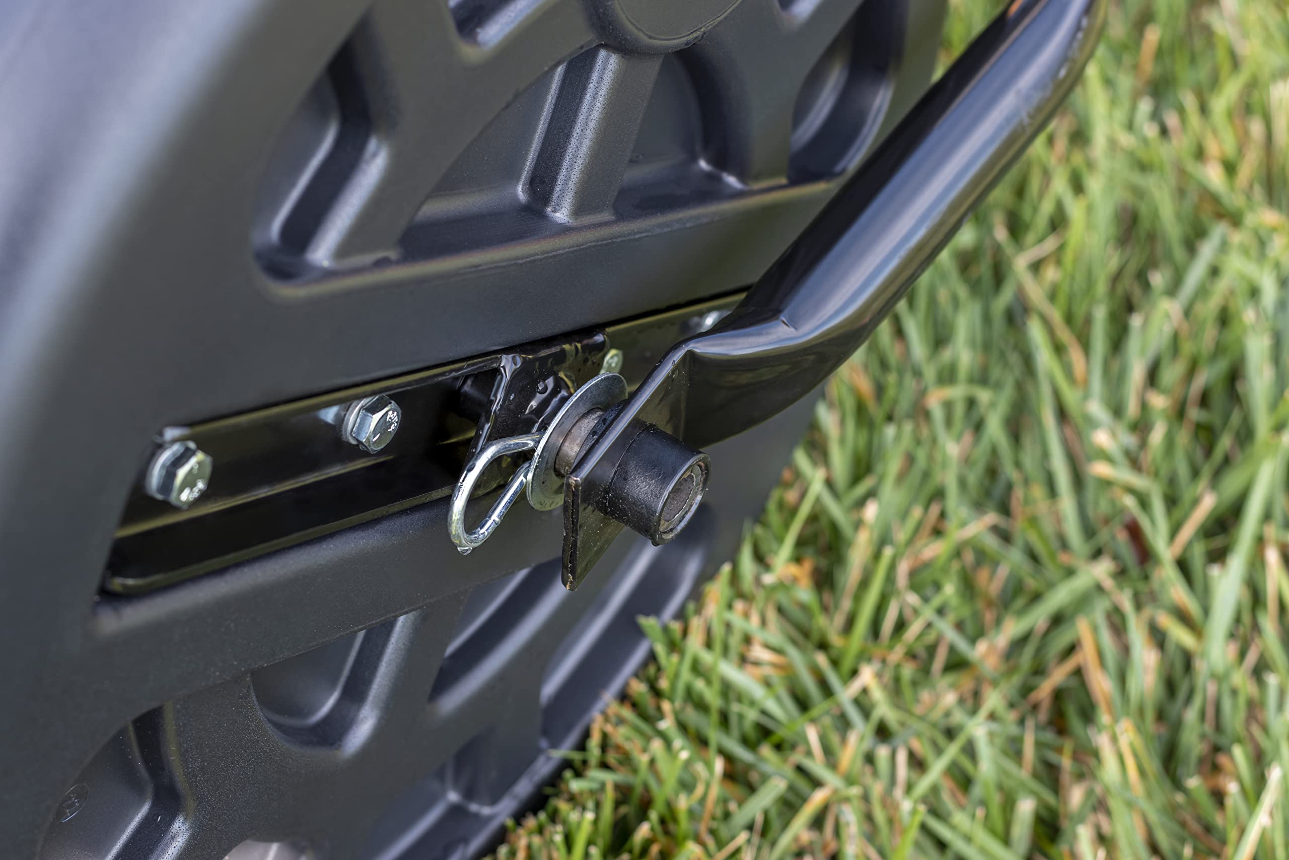 Agri-Fab lawn tractor compatibility visual suggests simple attachment.