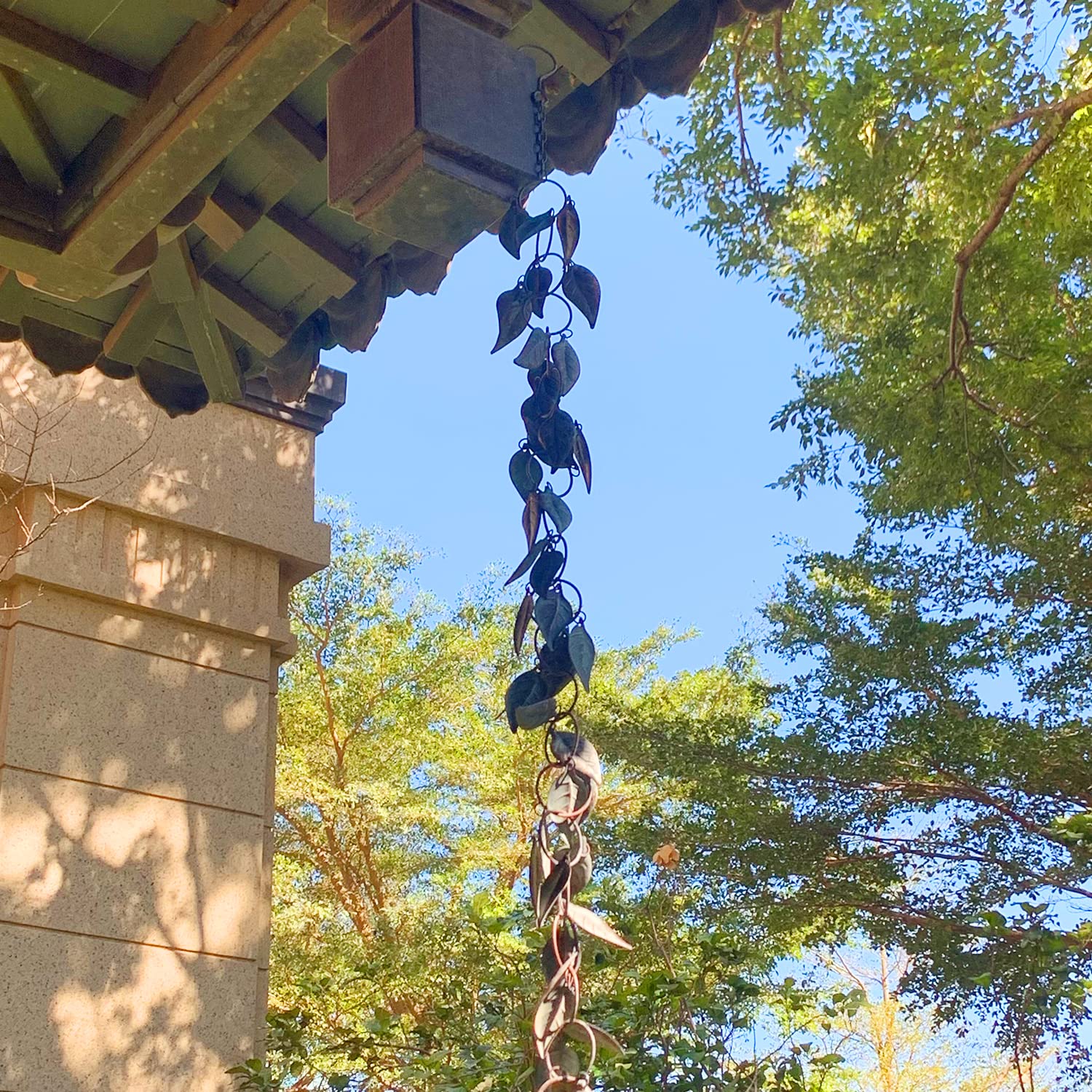 Aifeorzo garden rain chain may attract birds near trees.