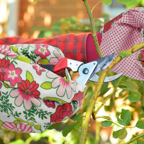 Ainiv exquisite floral design adds style to outdoor tasks.