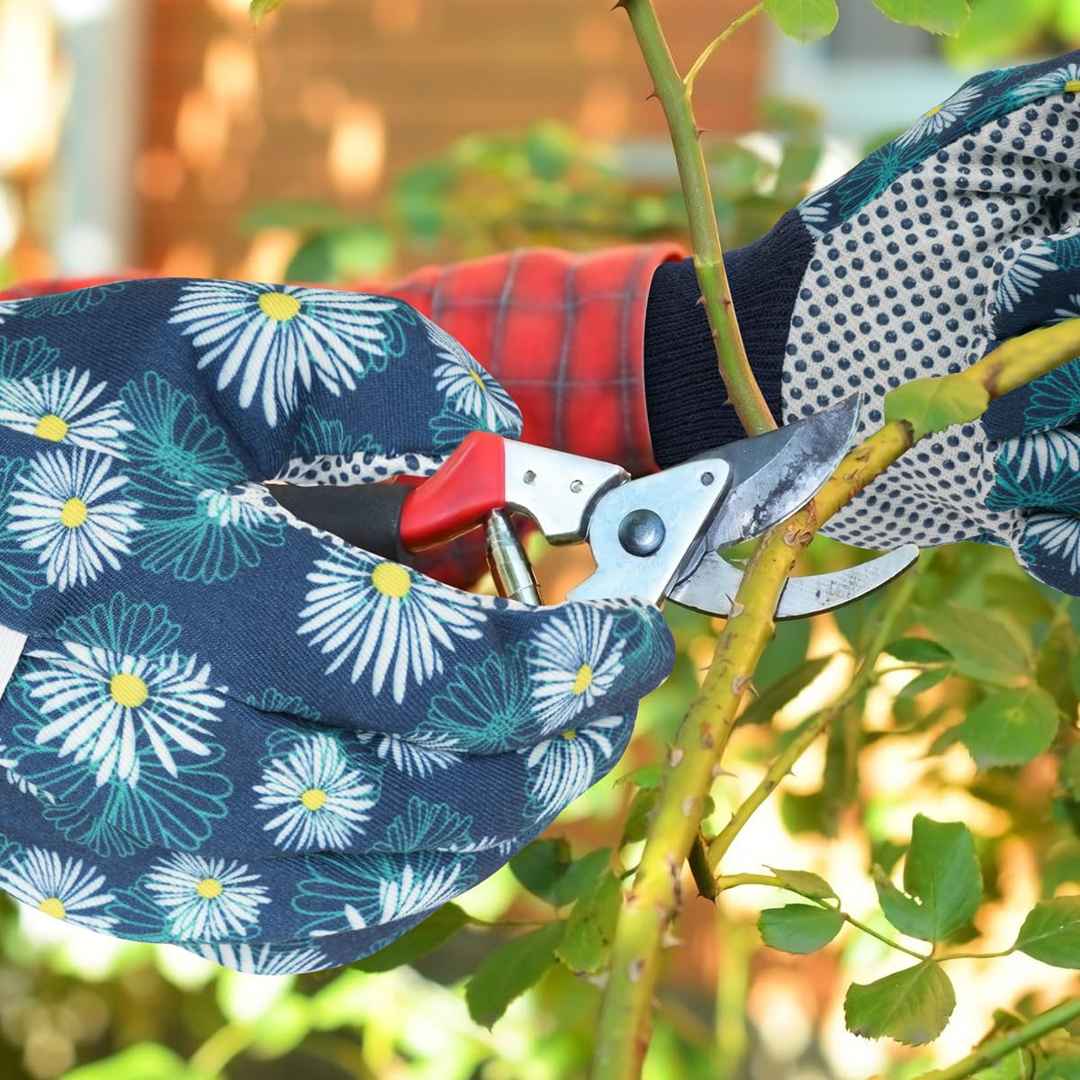 Ainiv gift-ready garden gloves ideal for DIY and yard work.