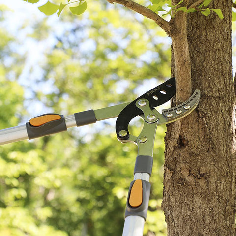 AIRAJ lopper cutting a thick branch up to two inches.