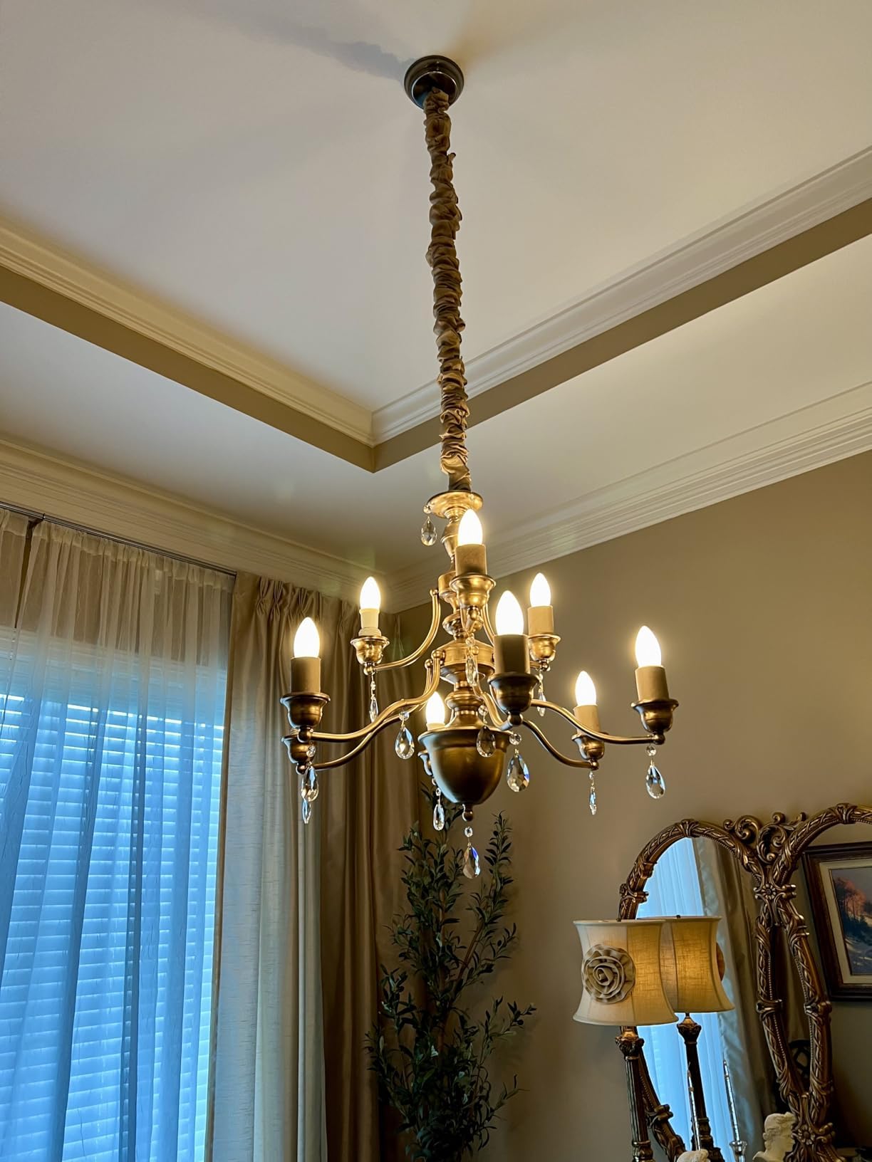 Aiskaer Angel Tears series crystal pendant reflecting light