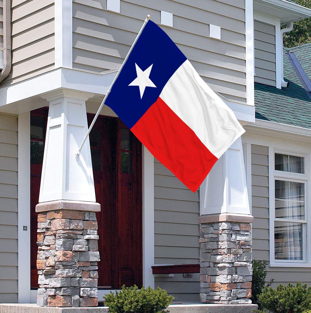 Aisto flag with brass grommets for easy hanging.