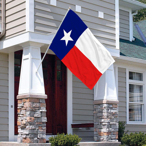 Aisto flag with brass grommets for easy hanging.