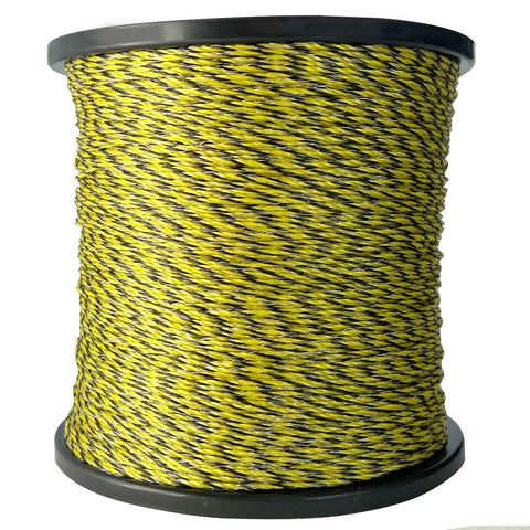 AI.YUYU polywire used in temporary farm fencing setup for field versatility.