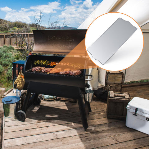 AJinTeby easy-grease-pour handle facilitates disposal after grilling.