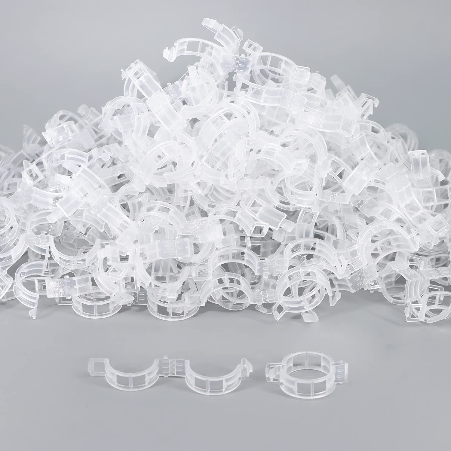 AK1980 Tomato Clips 100-pcs pack secures tomato stems for upright growth.