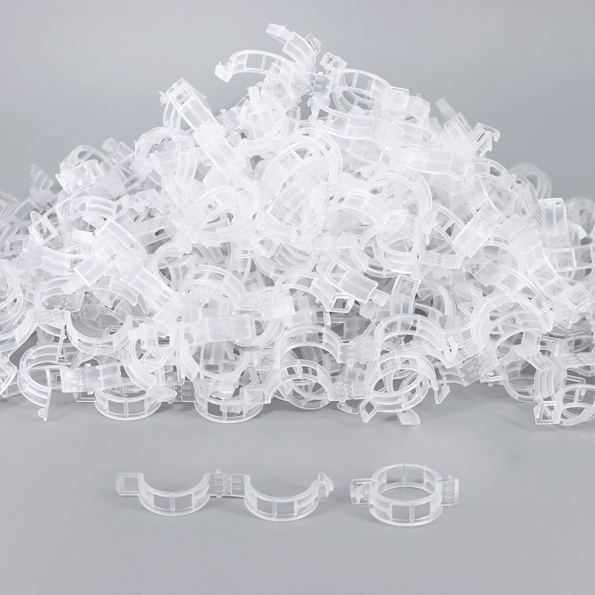 AK1980 Tomato Clips 100-pcs pack secures tomato stems for upright growth.