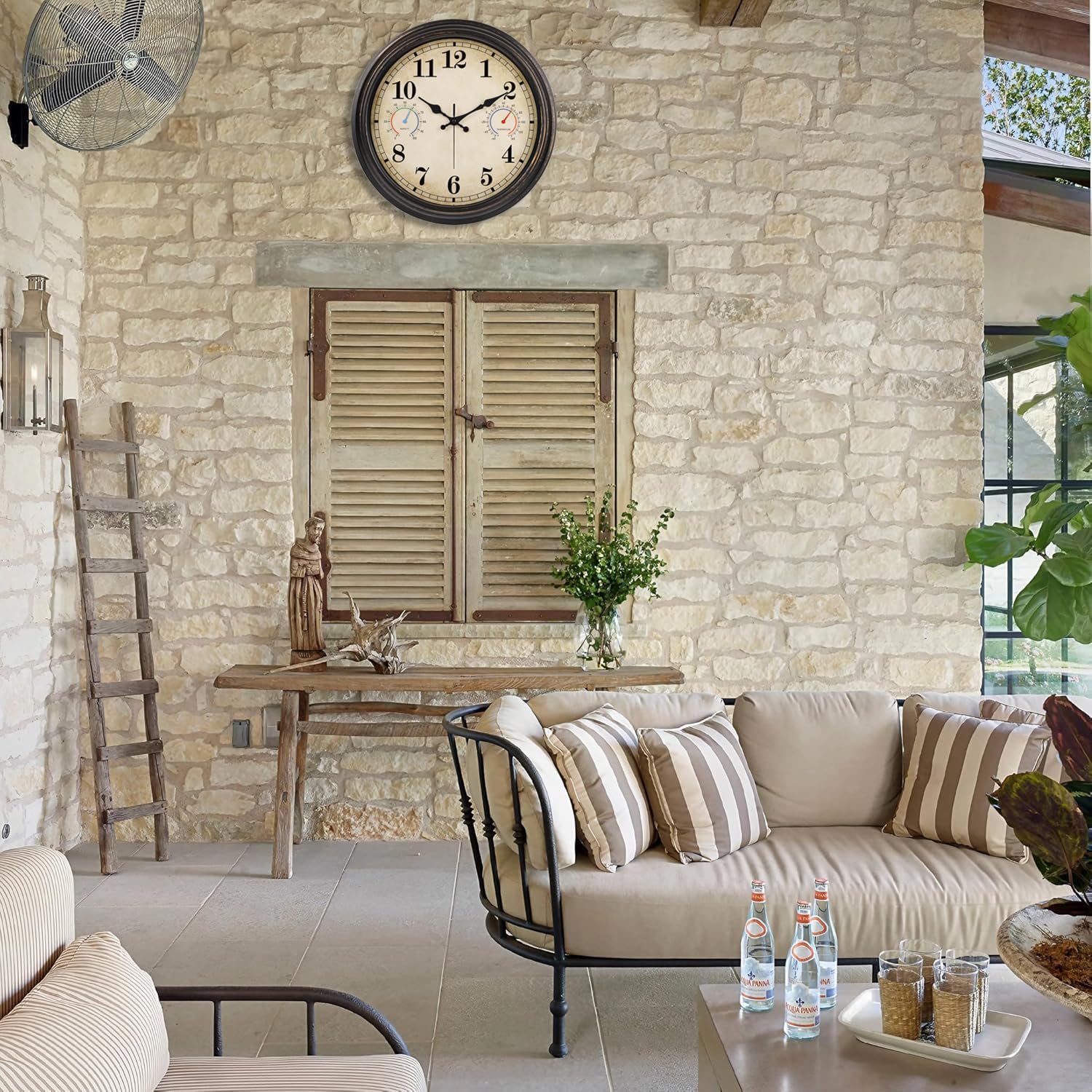 Alarllok outdoor clock shows thermometer and hygrometer display for quick weather checks.