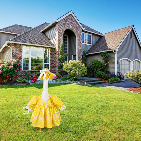 Aliceset outdoor yard ensemble creates a warm, seasonal atmosphere for your garden.