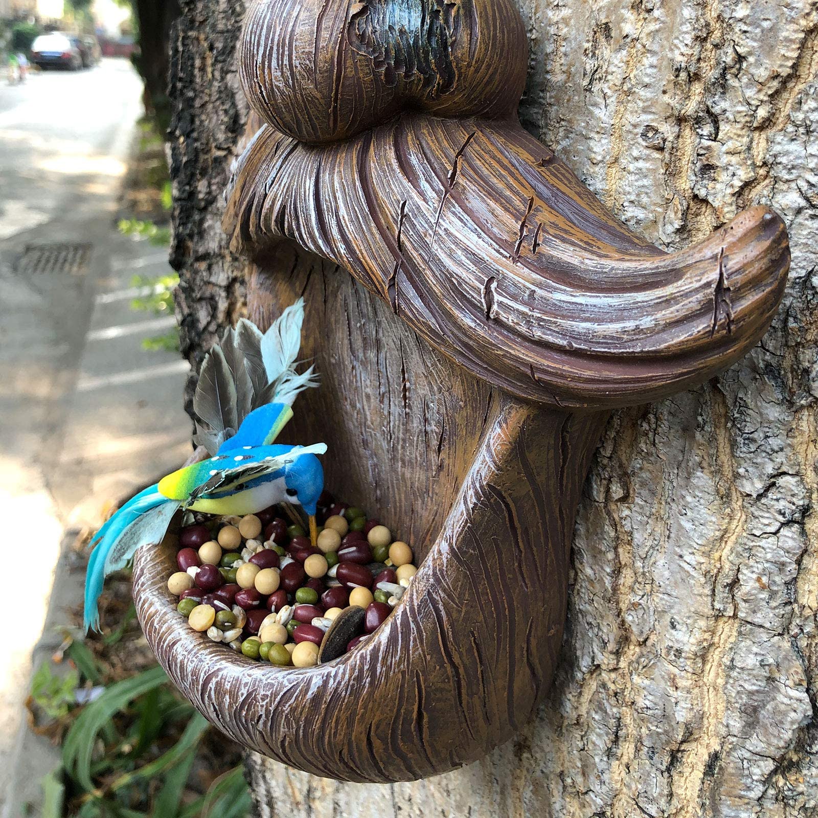 ALLADINBOX Tree Face Birdfeeder installation with screws for quick tree mounting.