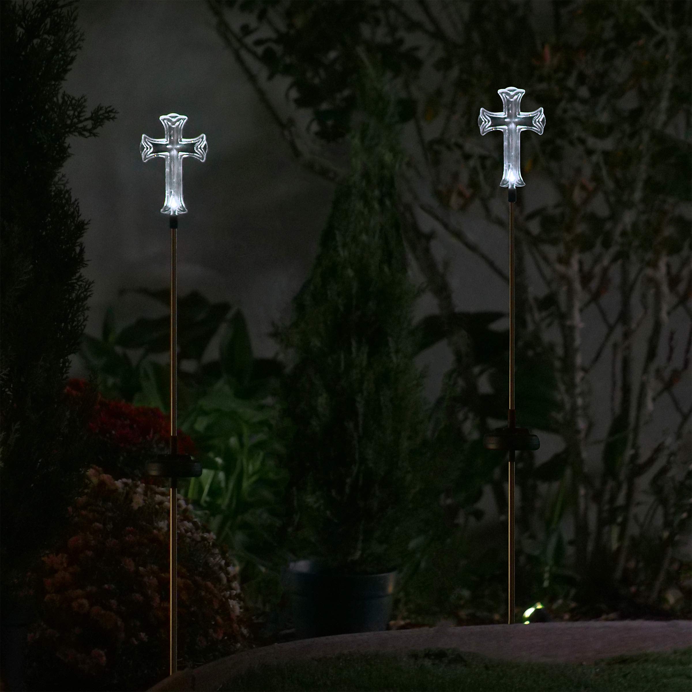 Easy ground insertion makes setup quick for lawn, path, or sidewalk borders.