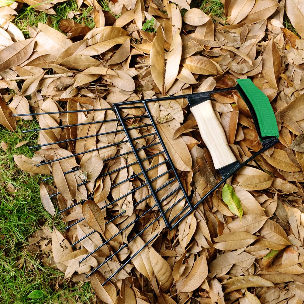 Altdorff leaf scoops store easily by hanging after use.
