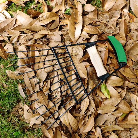 Altdorff leaf scoops store easily by hanging after use.