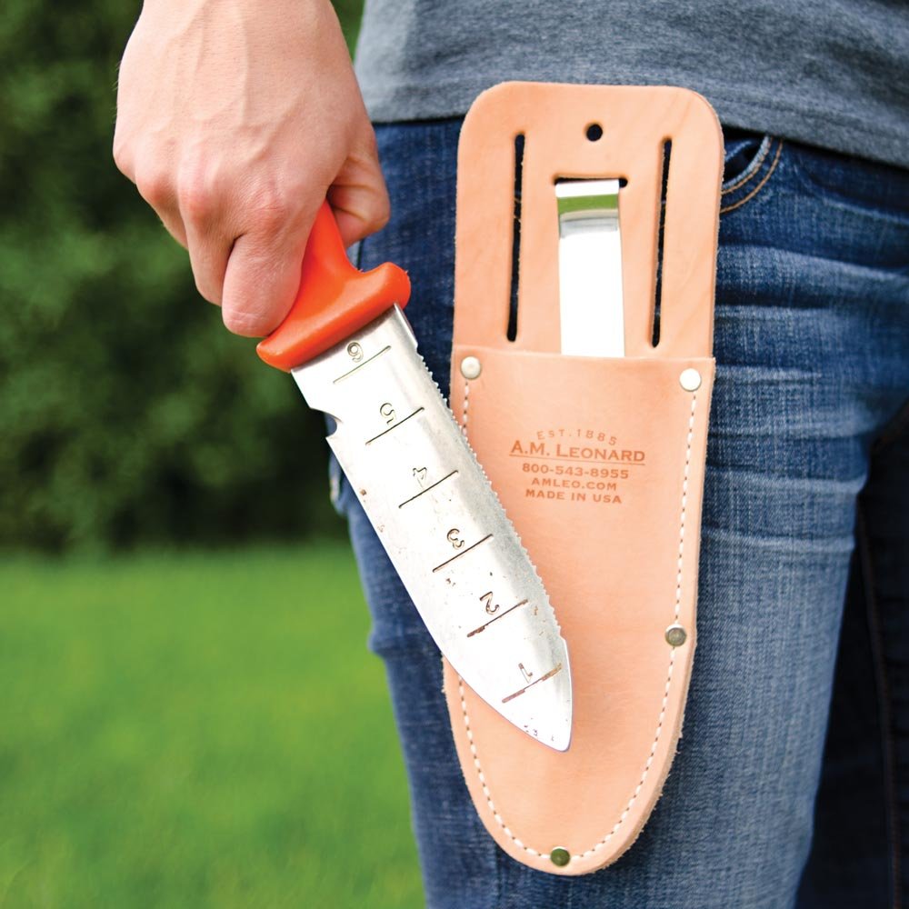 A.M. Leonard Deluxe Soil Knife dual-edged blade close-up for versatile cuts