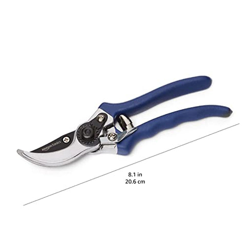 Amazon Basics bypass shears grooved design drains sap during cutting.