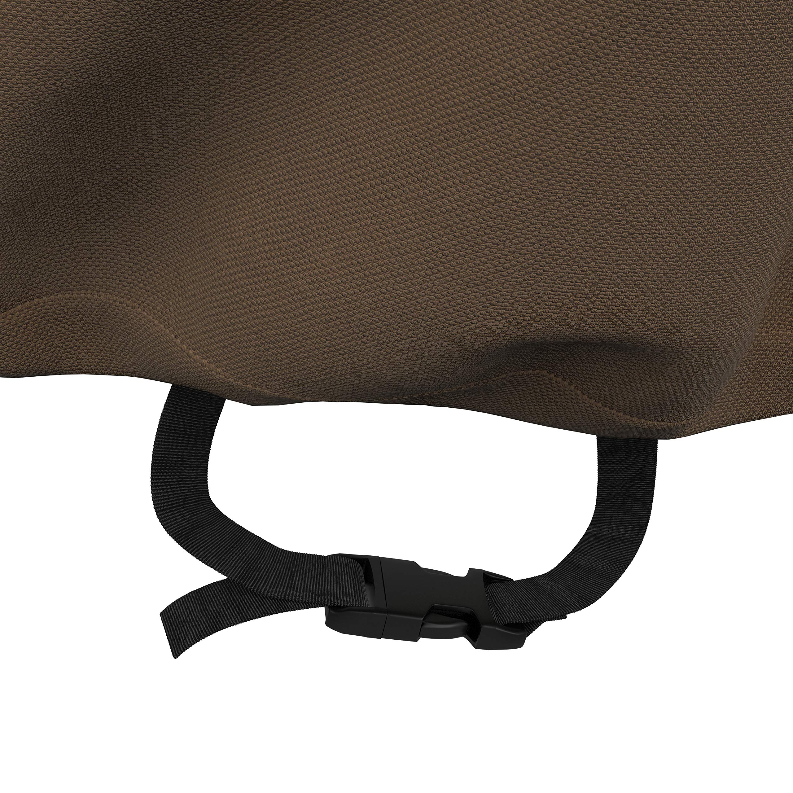 Amazon Basics interlocking seams improve durability on the grill cover.