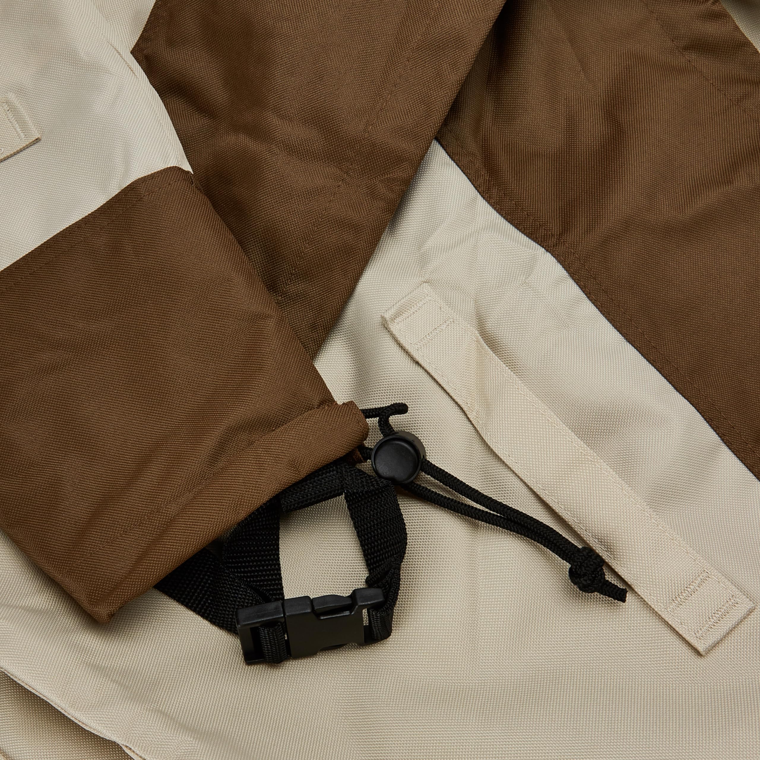 Amazon Basics cover features tough interlocking seams for added durability on windy days.