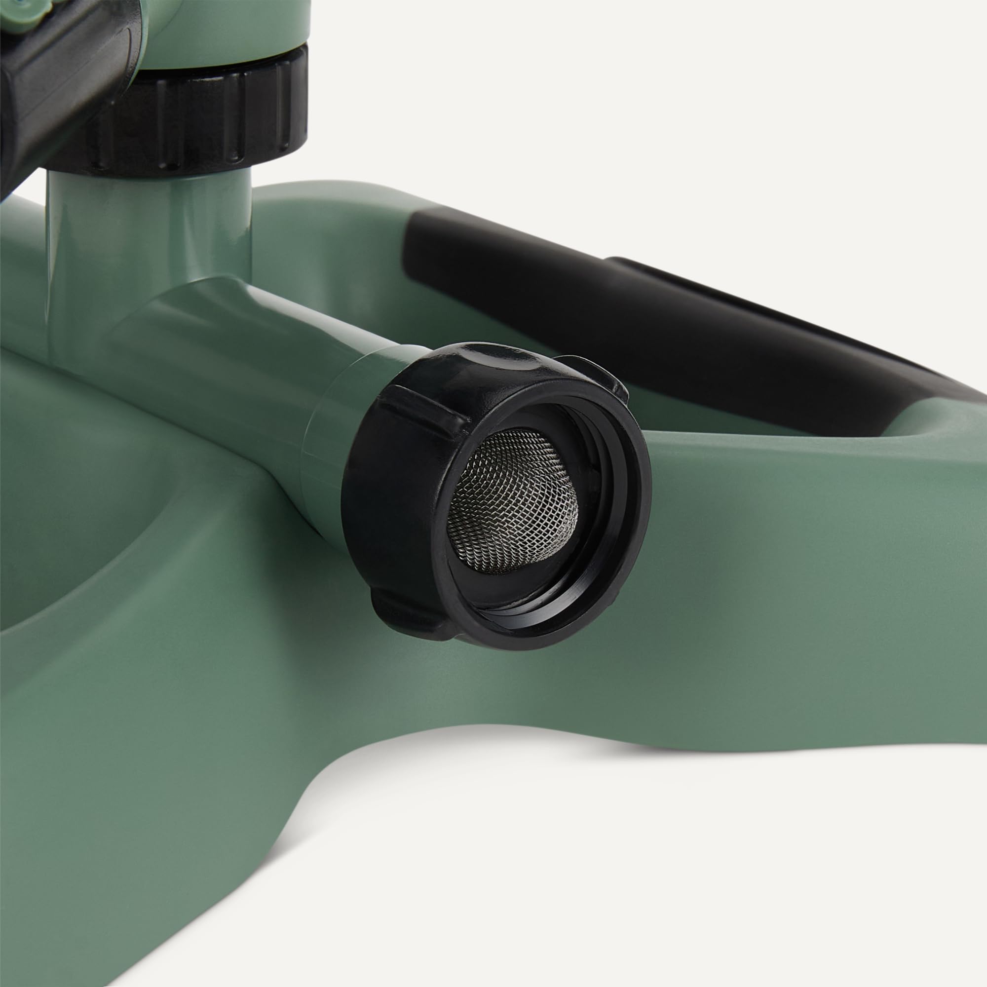 Amazon Basics lawn sprinkler shows universal 3/4-inch NH thread connection for hoses.