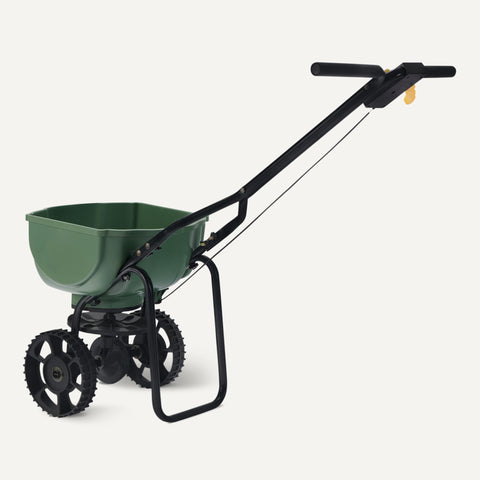 Amazon Basics spreader features a sturdy steel frame for year round use
